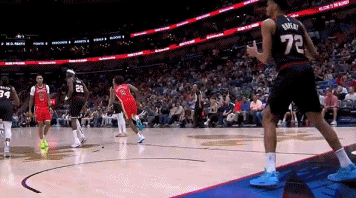 鬼魅手法！阿尔瓦拉多前场面断亨德森 顺势抛投取分&怒吼庆祝！