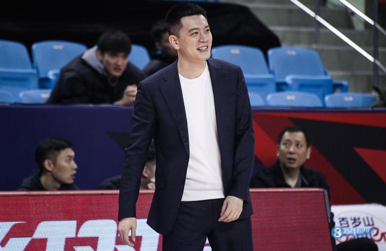杨鸣：我们的目标还是在最后的冠军上 有些困难都是短暂的
