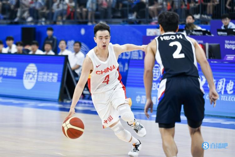 媒体人：赵继伟的压力太大了 以他的水平不至于是世界杯那个表现