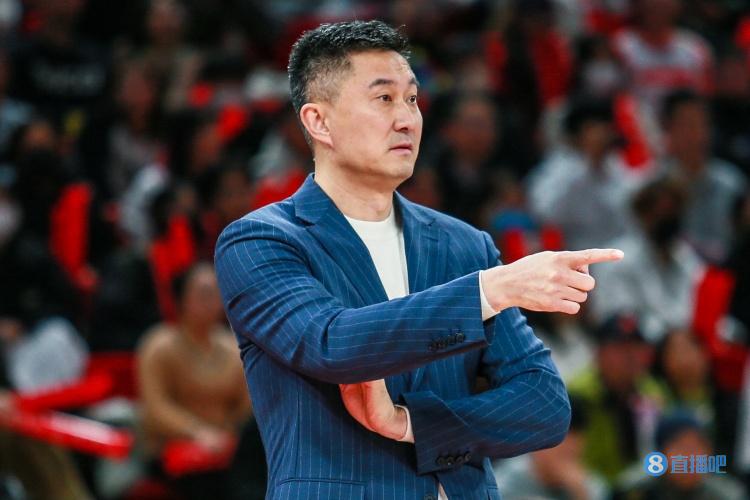 麦穗丰：广东想练兵得有场上指挥官带 前场球员乱打不会有进步的