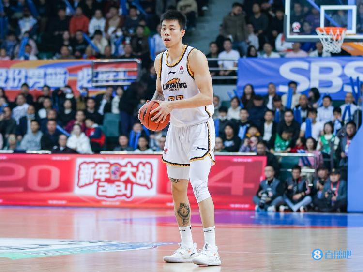 投射欠佳！张镇麟全场18中7 拿到15分8篮板2助攻4抢断
