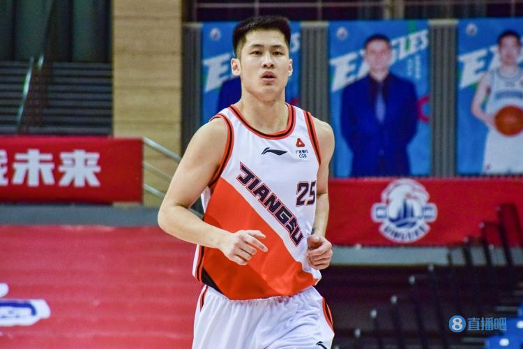 状态不俗！崔晓龙19中11拿到27分10篮板 正负值+24