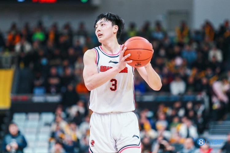麦穗丰：胡明轩再次拯救球队 广东接下来会给黄明依不少机会