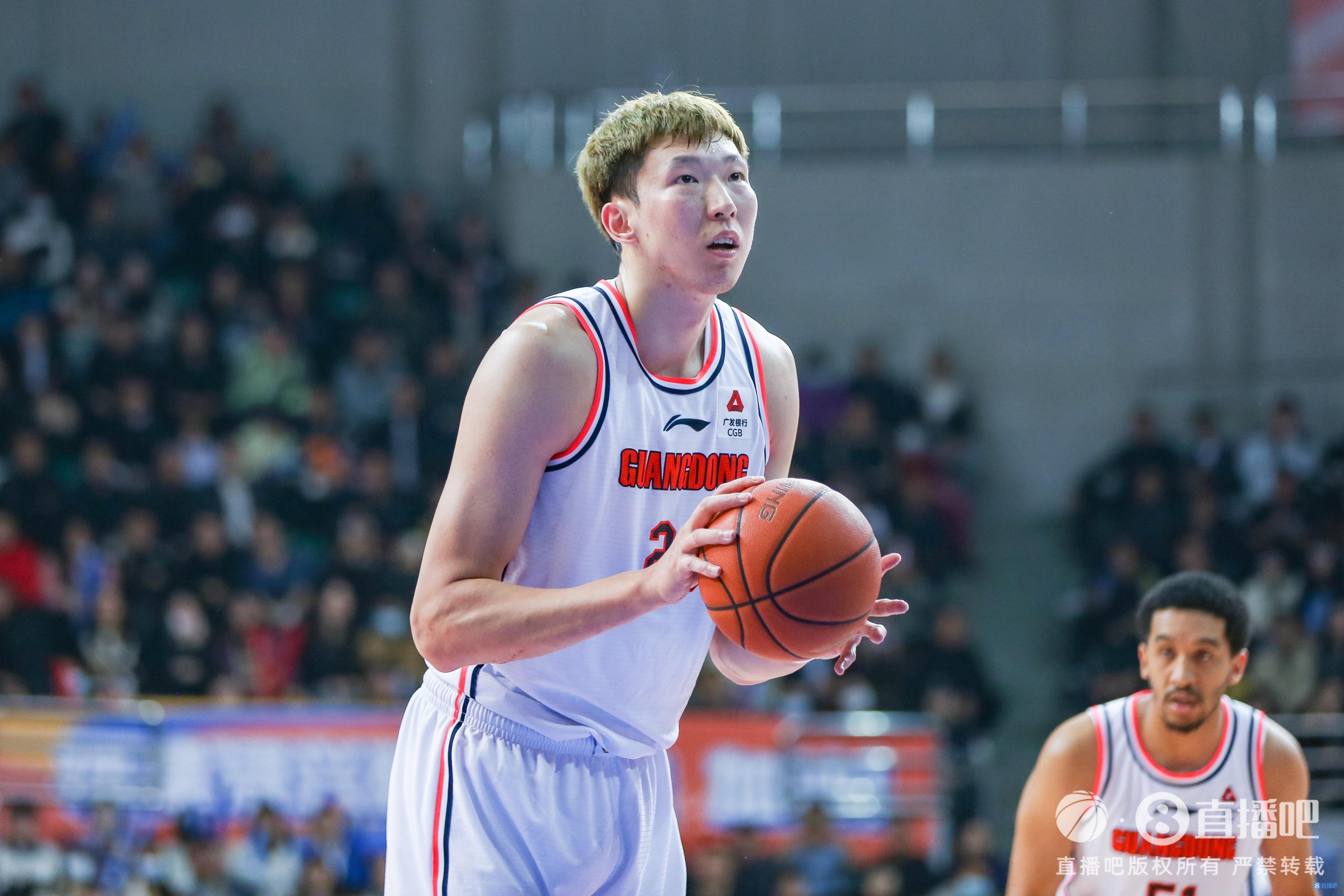 随便打打！周琦首发出战仅12分钟 9中5拿到10分7篮板2助攻